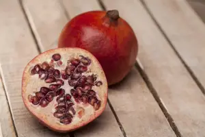 Punica granatum - 2 Ltr, single cane - image 4
